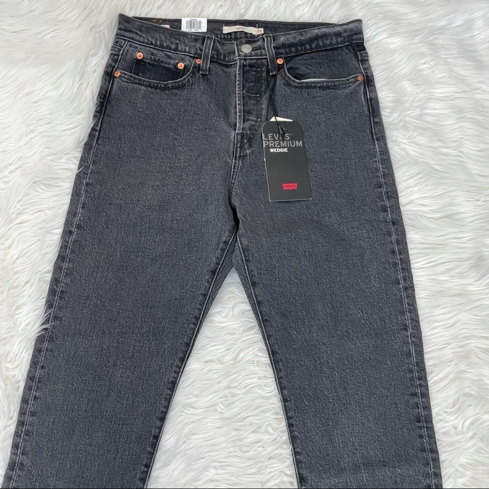 NEW • Levi’s • Wedgie Fit High Rise Tapered Jeans Bite My Dust Grey